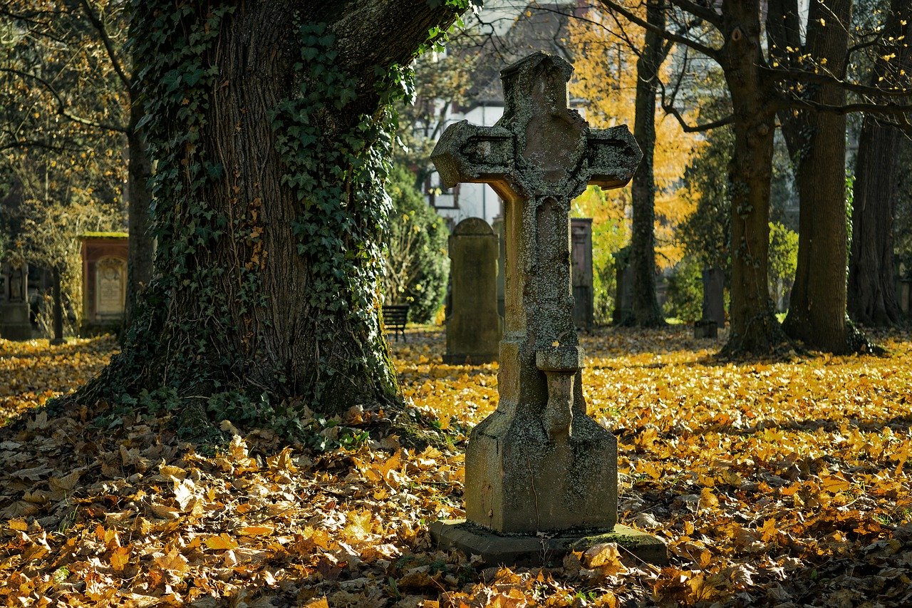 Приворот на фото на кладбище