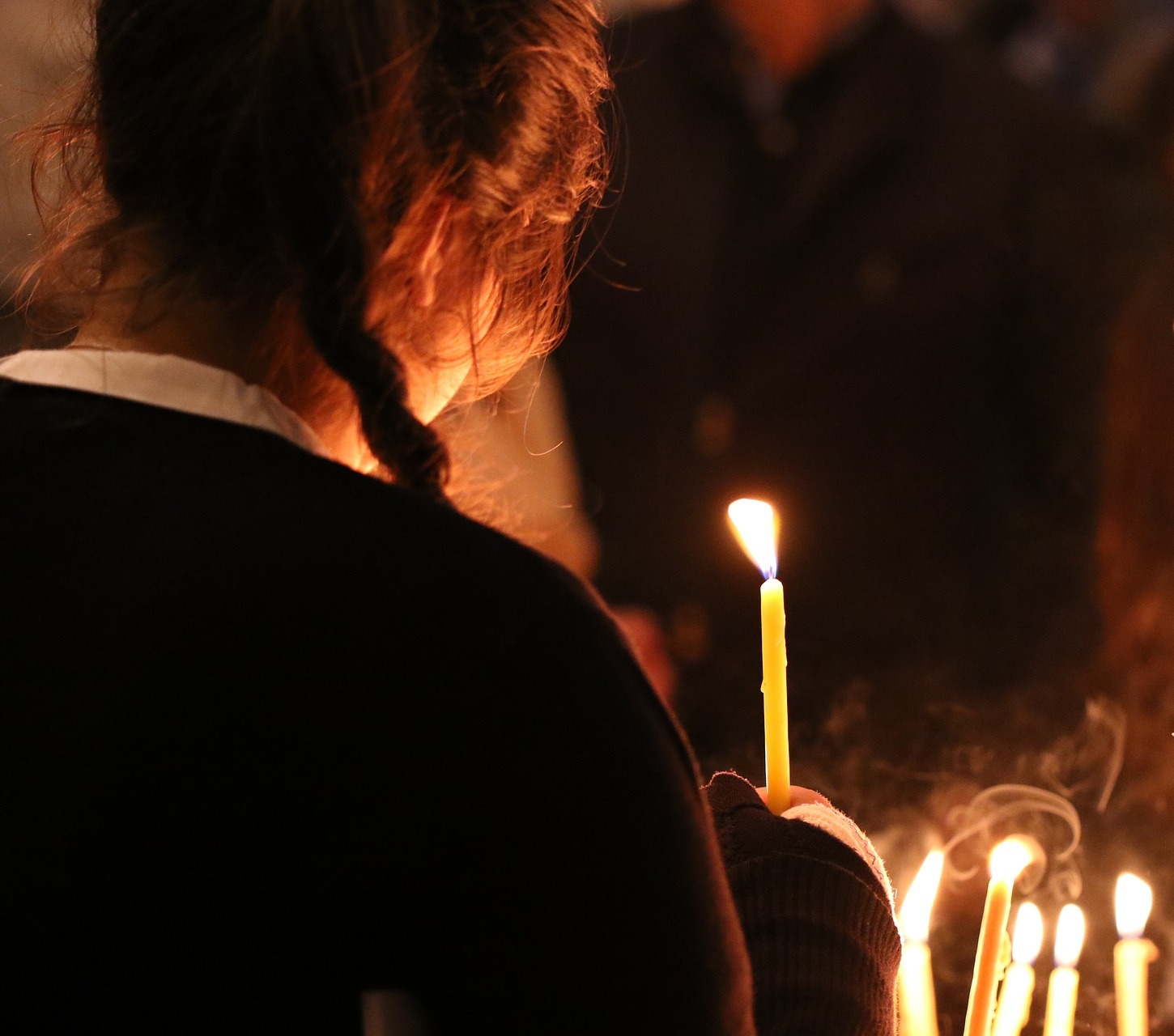 14 приворотов на церковных свечах: правила проведения